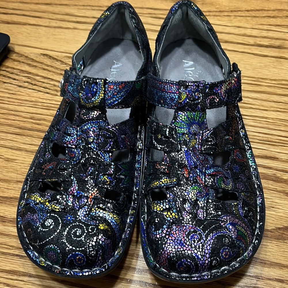 FLASH SALE Alegria Black and Blue Patterned Flats 38